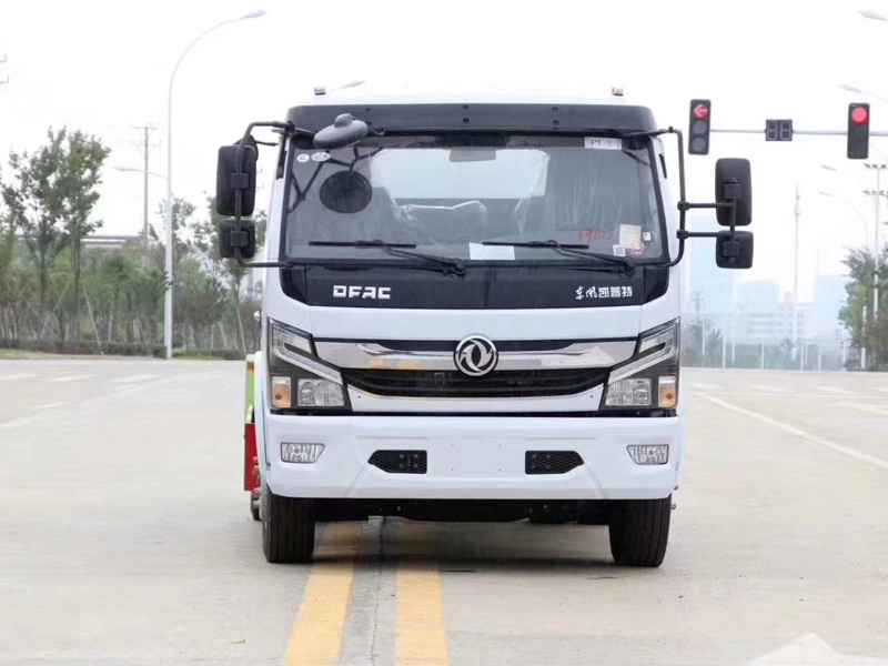 東風(fēng)8-9噸灑水車（熱銷）