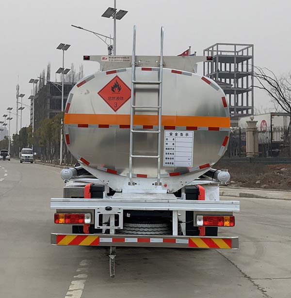 楚飛牌CLQ5320GYY6LZA型鋁合金運(yùn)油車(chē)