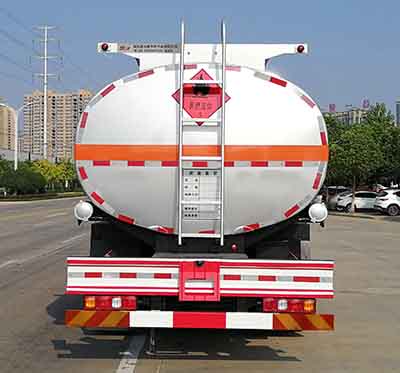 楚飛牌CLQ5261GYY6SX型運(yùn)油車