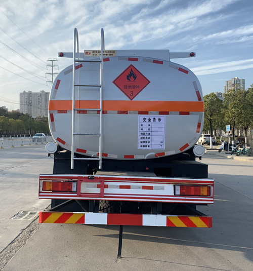東風(fēng)錦程前四后八易燃液體罐式運(yùn)輸車