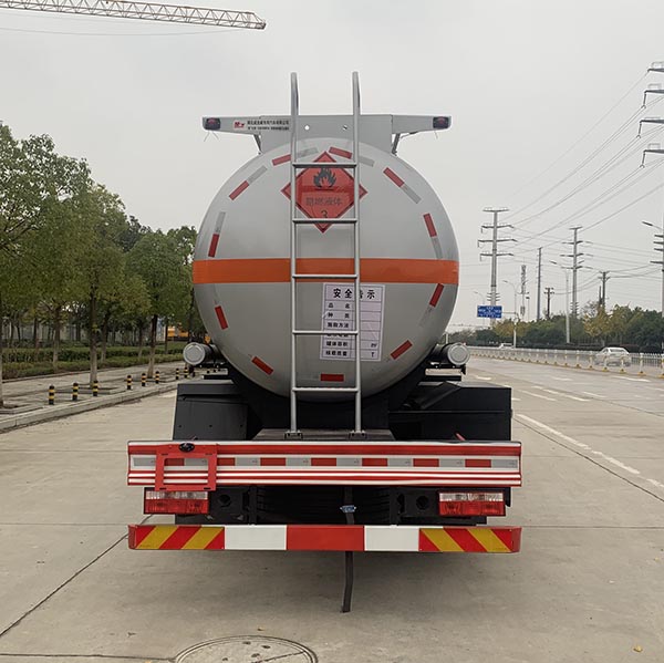 東風(fēng)D9易燃液體罐式運輸車