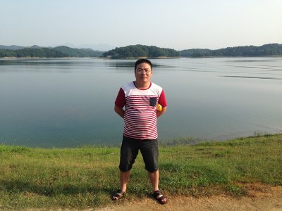 成龍威專汽組織公司員工業(yè)余時(shí)間參加釣魚(yú)活動(dòng)
