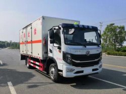 炎帝牌SZD5123XRGE6型易燃固體廂式運(yùn)輸車(chē)