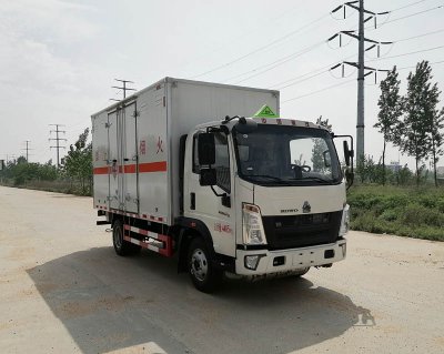 大力牌DLQ5041XRGZZ6型易燃固體廂式運(yùn)輸車(chē)