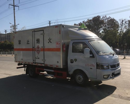 楚飛牌CLQ5040XRG6E型易燃固體廂式運(yùn)輸車(chē)