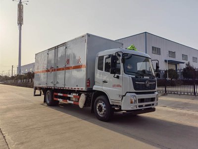 大力牌DLQ5181XRGDFH6型易燃固體廂式運(yùn)輸車(chē)