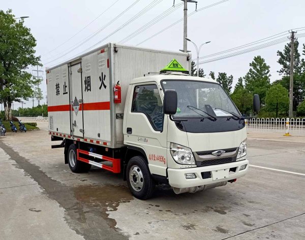 楚飛牌CLQ5040XZW6BJ型雜項(xiàng)危險(xiǎn)物品廂式運(yùn)輸車(chē)