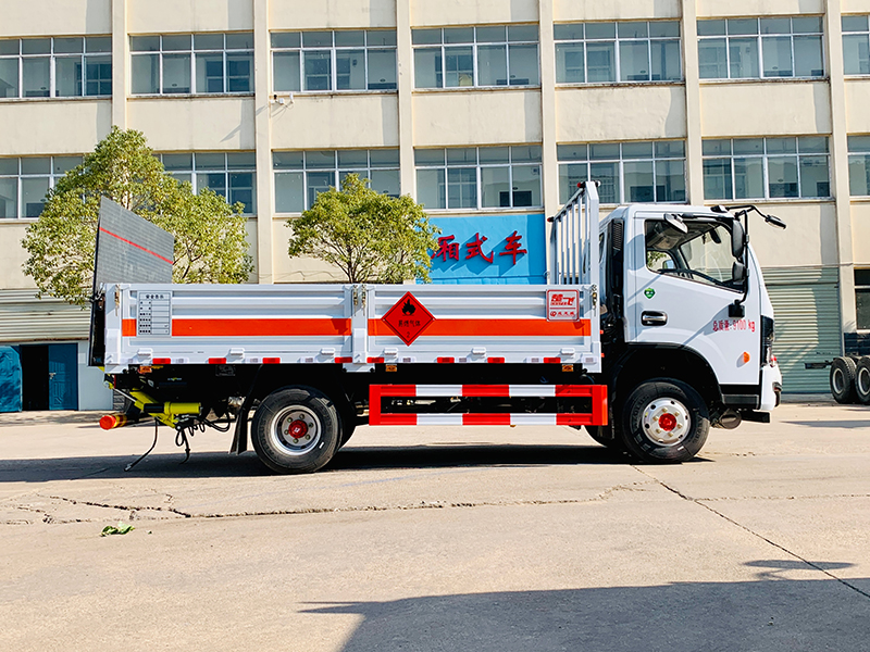 東風(fēng)4.2黃牌氣瓶運輸車