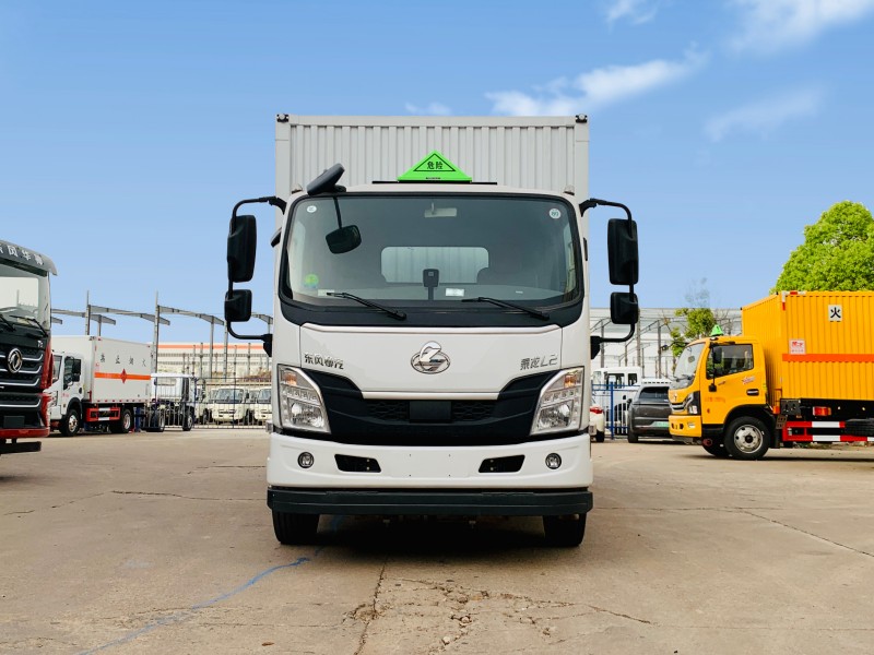 東風(fēng)柳汽5.2米易燃?xì)怏w廂式運(yùn)輸車(chē)