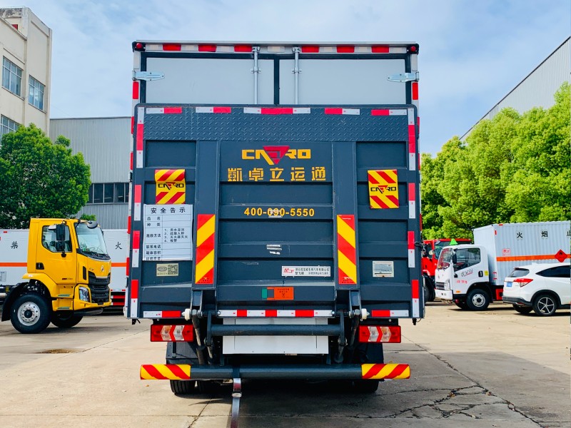 東風(fēng)柳汽5.2米爆破器材運(yùn)輸車(chē)