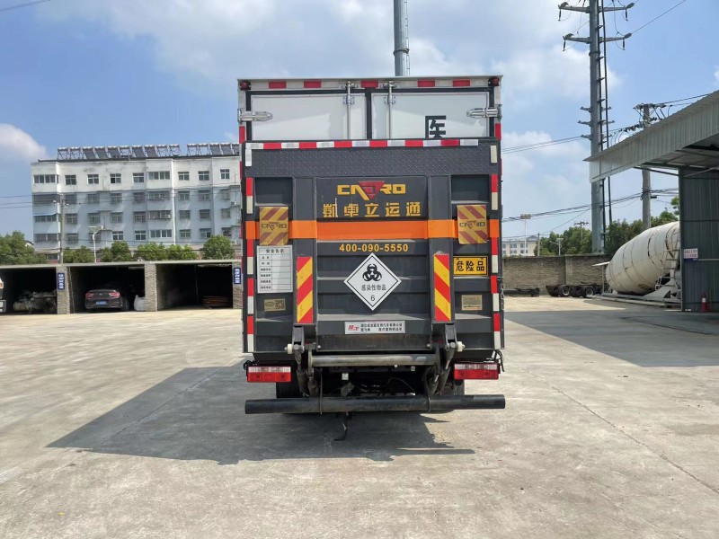 東風(fēng)4.1米醫(yī)療廢物轉(zhuǎn)運車