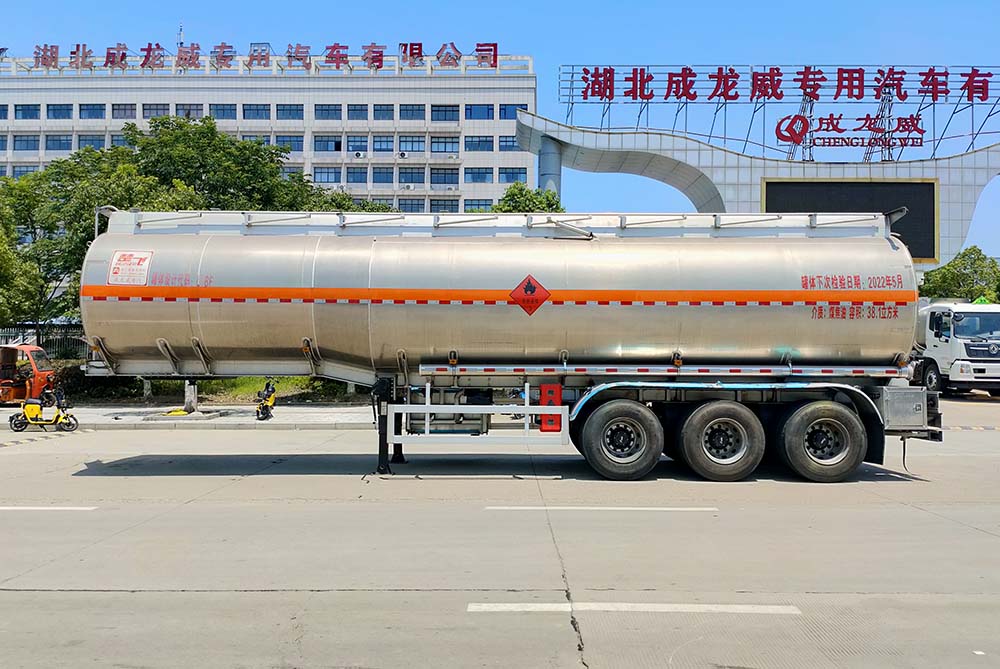 鋁合金易燃液體罐式運(yùn)輸半掛車(chē)